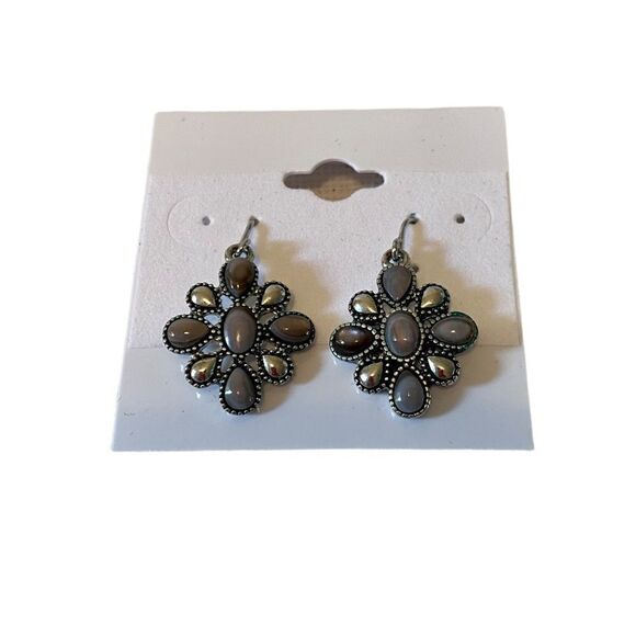 Chaps. Sliver & Purplish/Gray Toned Flower Shaped Earrings. - Picture 5 of 7
